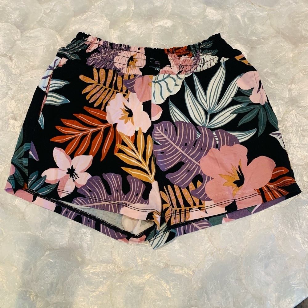 BRAND new, never worn, Bailey Lane, smocked waist knit shorts-size 8-10